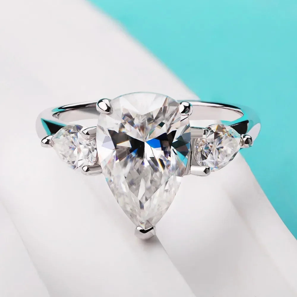 Anel ZAFFIORA Moissanite 3 Pedras – Prata 925 com Certificação GRA e Lapidação Pera