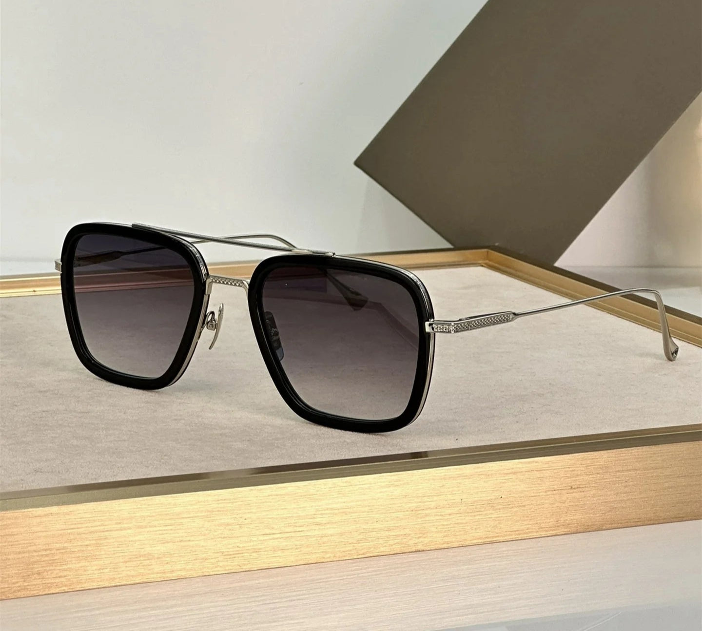 Óculos de Sol Quadrado Fabuvision Unissex por ZAFFIORA – Elegância e Conforto ao Sol