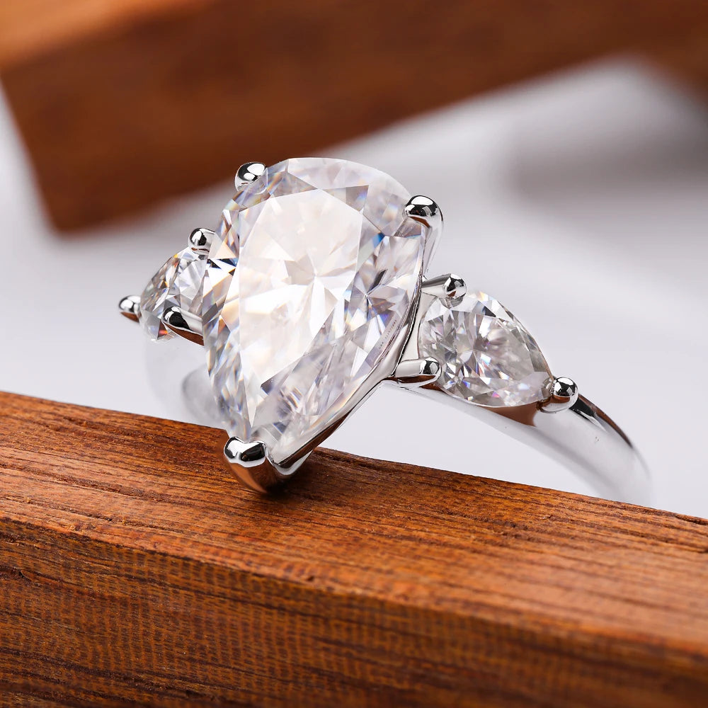 Anel ZAFFIORA Moissanite 3 Pedras – Prata 925 com Certificação GRA e Lapidação Pera