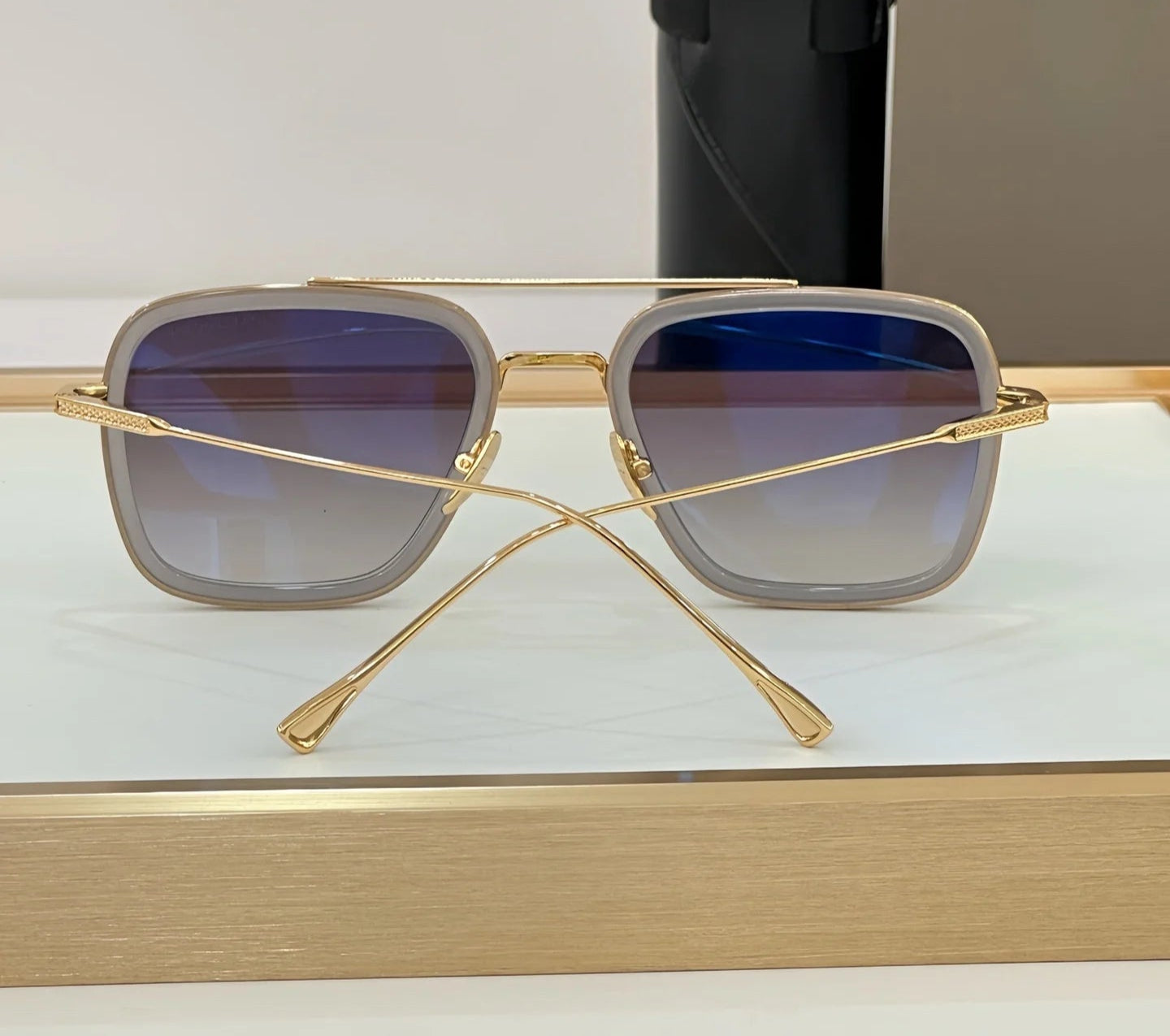 Óculos de Sol Quadrado Fabuvision Unissex por ZAFFIORA – Elegância e Conforto ao Sol