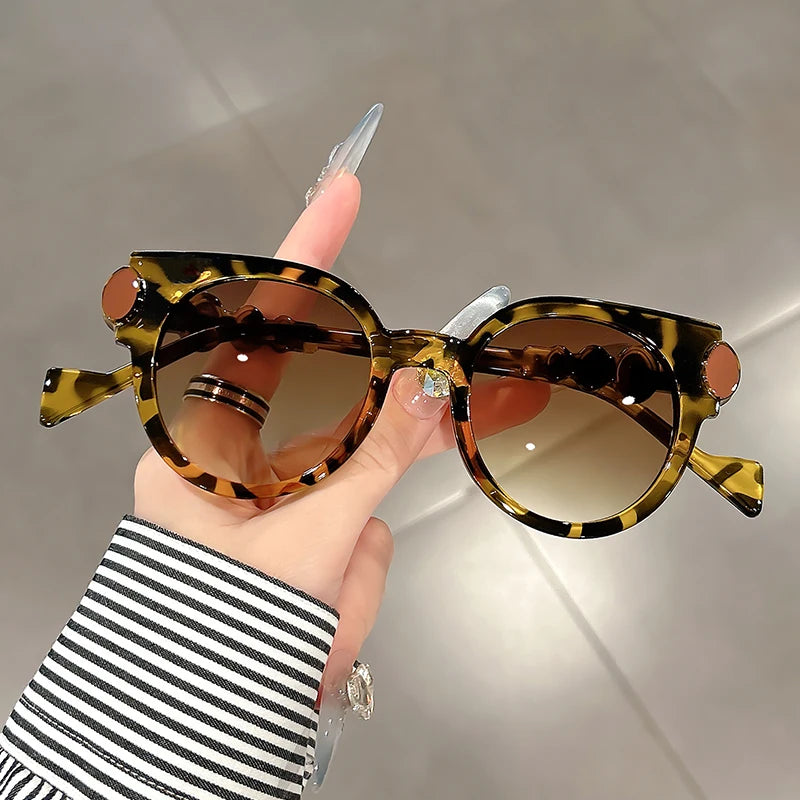 ZAFFIORA Óculos de Sol Feminino BY18042s – Elegância que Viaja com Você