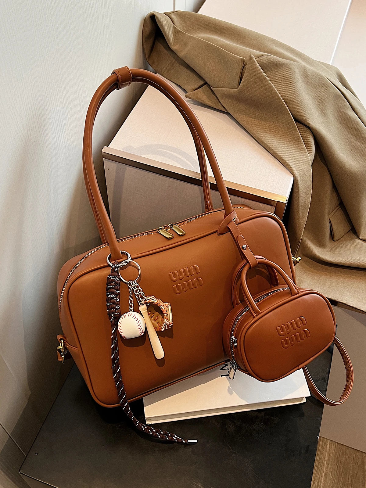 Bolsa ZAFFIORA Zar Fashion – Luxo Vegano, Espaço Inteligente e Elegância Atemporal
