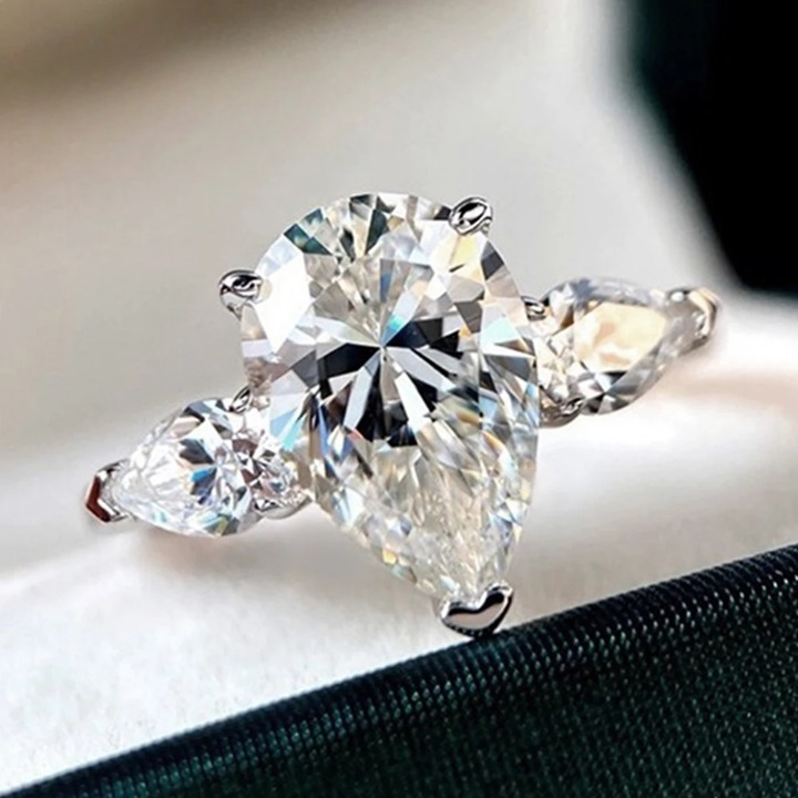 Anel ZAFFIORA Moissanite 3 Pedras – Prata 925 com Certificação GRA e Lapidação Pera