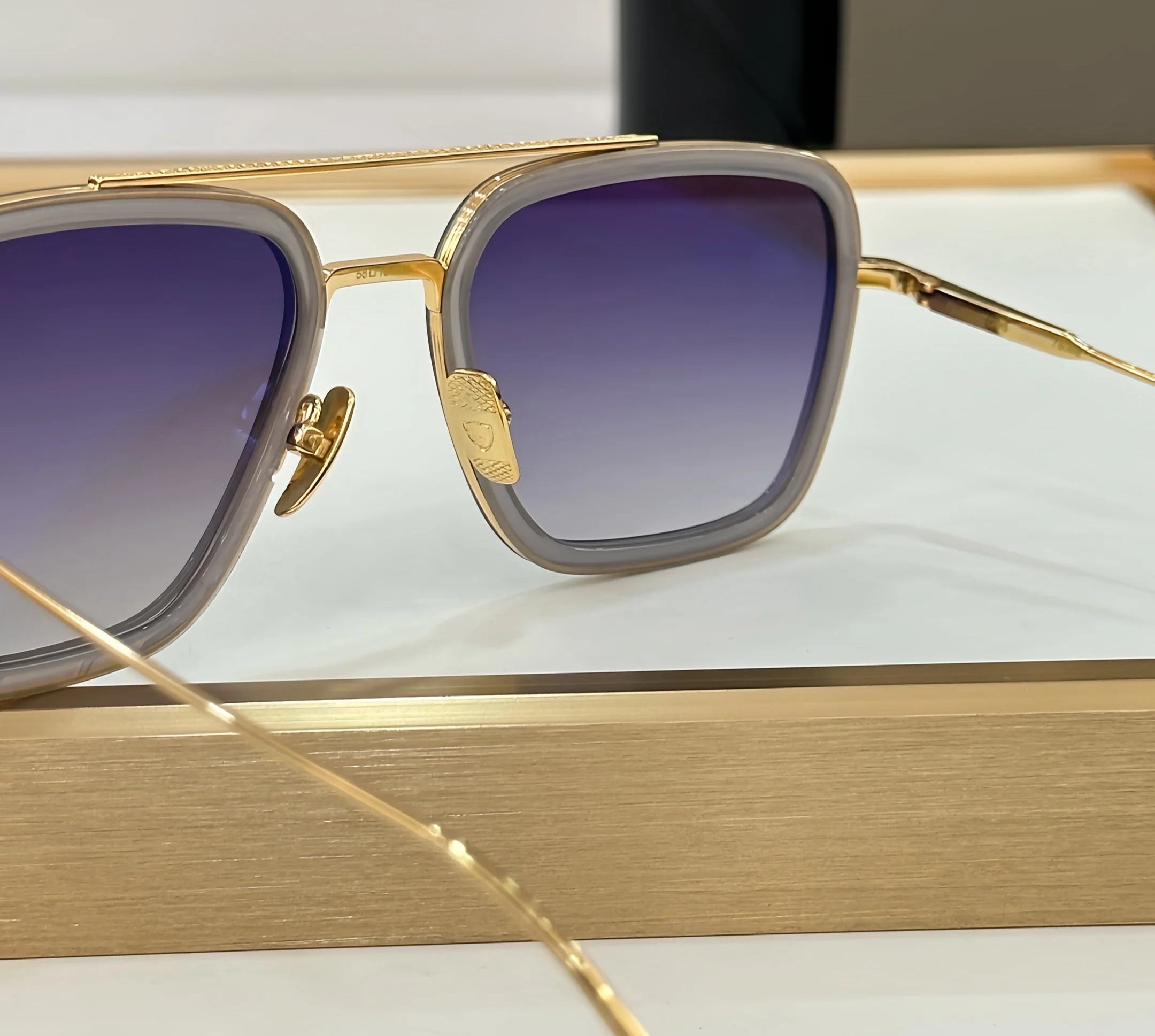 Óculos de Sol Quadrado Fabuvision Unissex por ZAFFIORA – Elegância e Conforto ao Sol