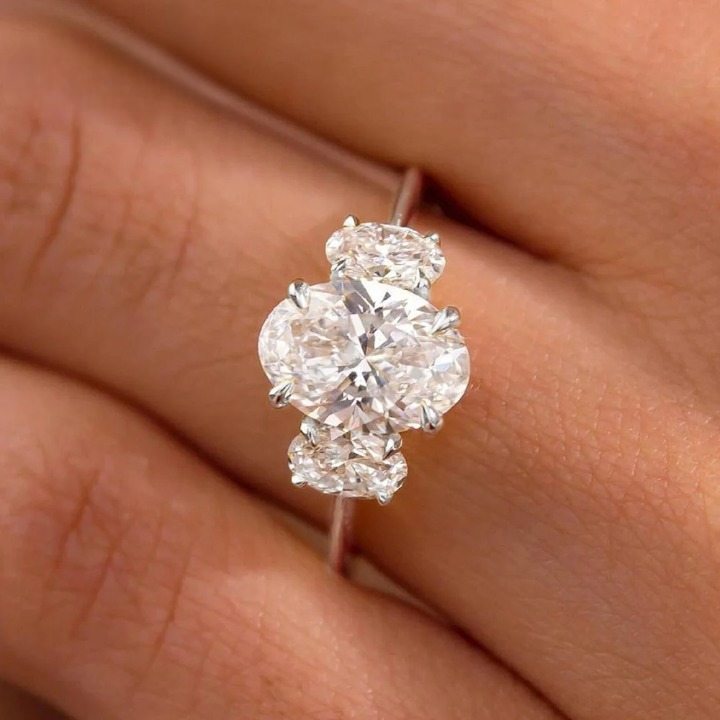 Anel Oval Moissanite 4CT by ZAFFIORA – Luxo, Brilho e Qualidade Garantida