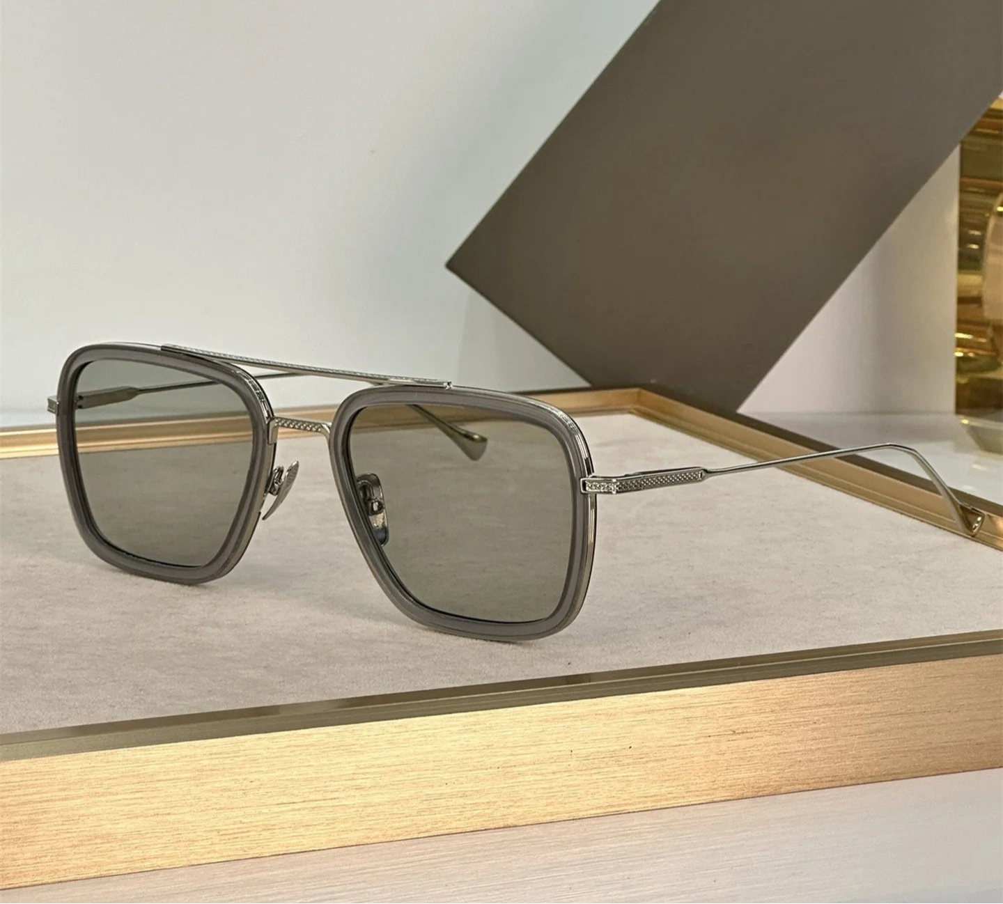 Óculos de Sol Quadrado Fabuvision Unissex por ZAFFIORA – Elegância e Conforto ao Sol