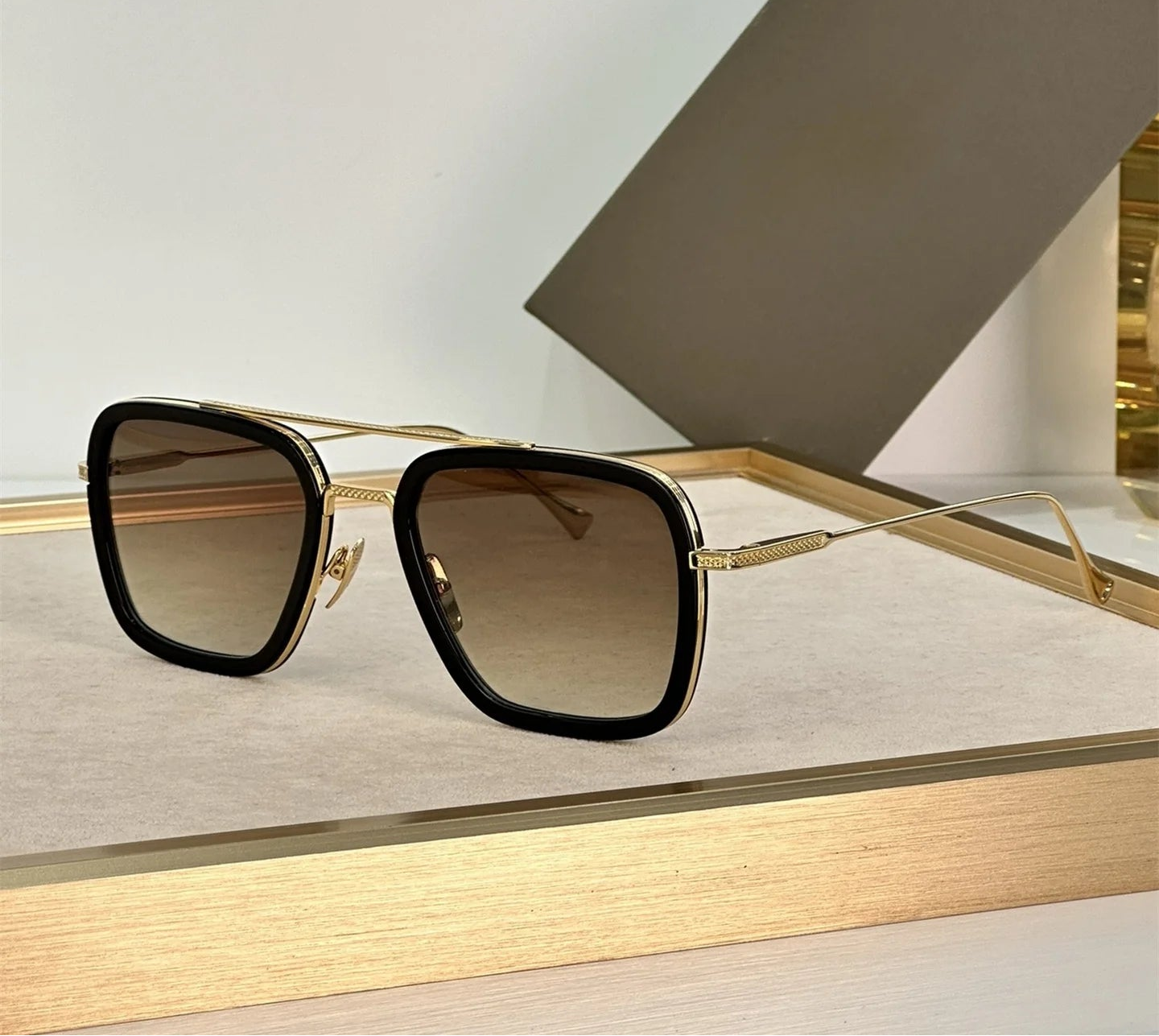 Óculos de Sol Quadrado Fabuvision Unissex por ZAFFIORA – Elegância e Conforto ao Sol