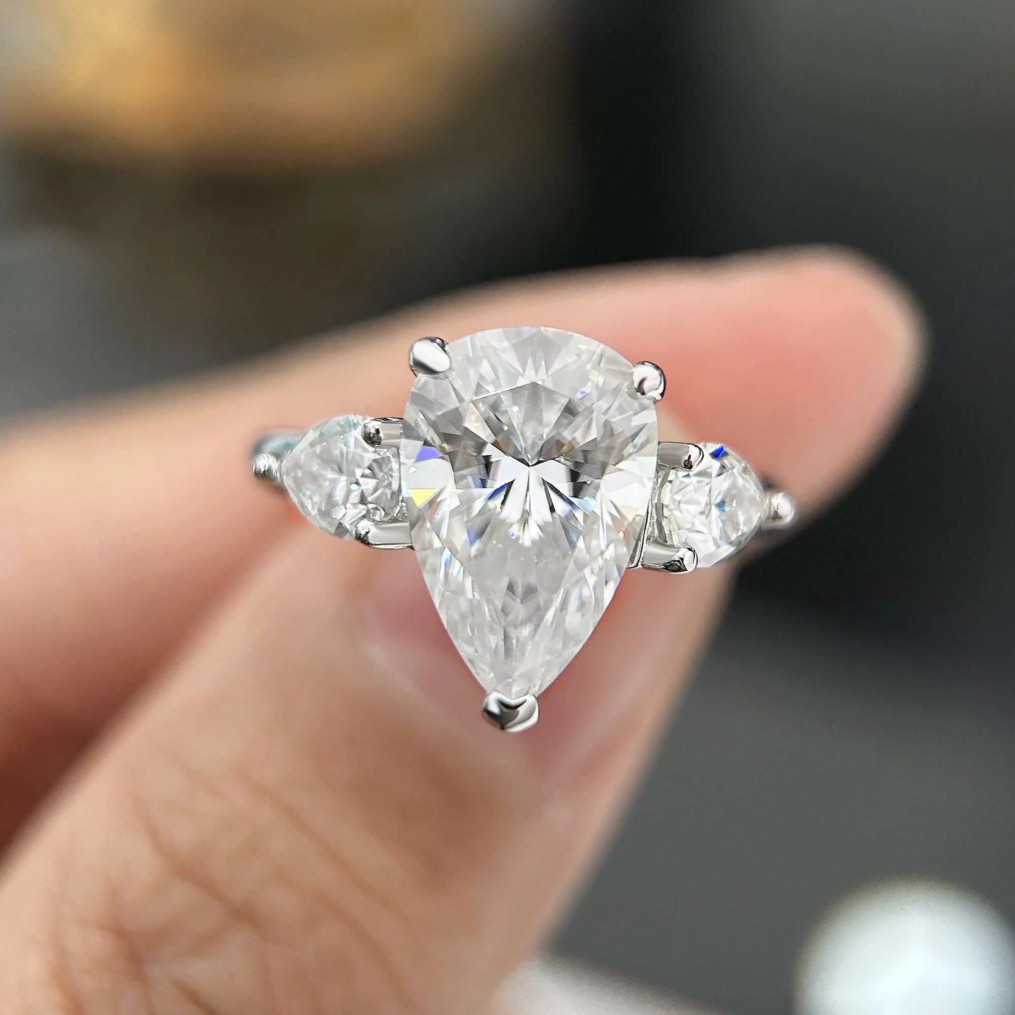 Anel ZAFFIORA Moissanite 3 Pedras – Prata 925 com Certificação GRA e Lapidação Pera