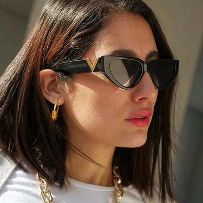 Óculos de Sol Feminino ZAFFIORA – Estilo Moderno com Lentes UV400 e Efeito Degradê Elegante