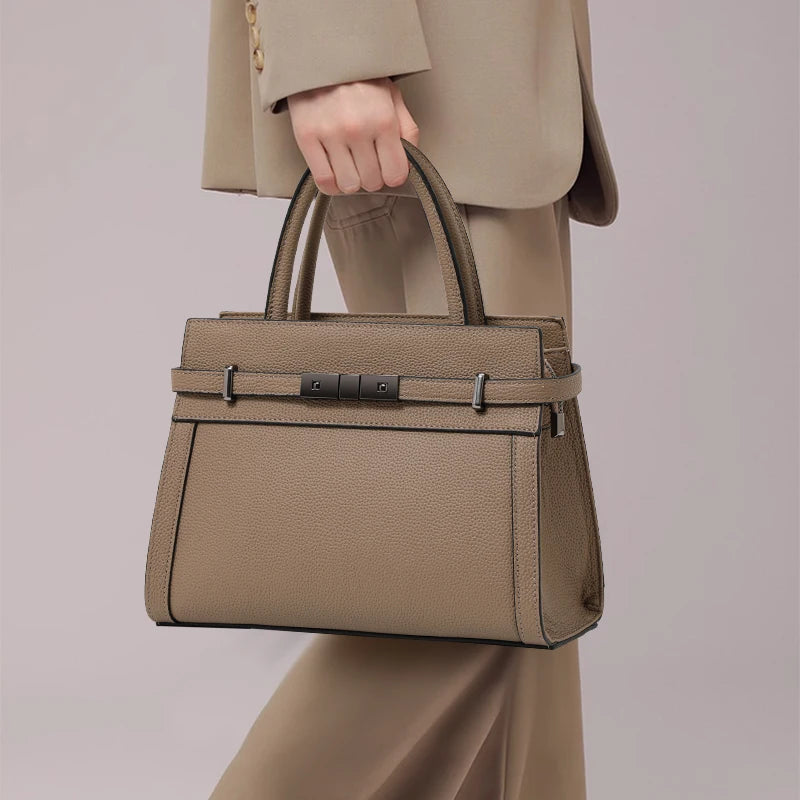 Bolsa de Couro Legitimo Aidrani – ZAFFIORA | Design Casual-Chic com Toque de Luxo